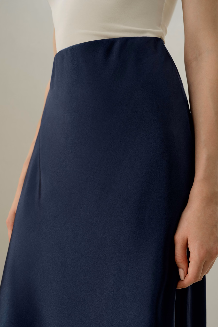 Jupe Minimaliste en Charmeuse Extensible