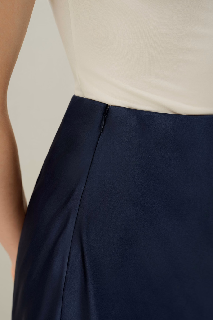 Jupe Minimaliste en Charmeuse Extensible