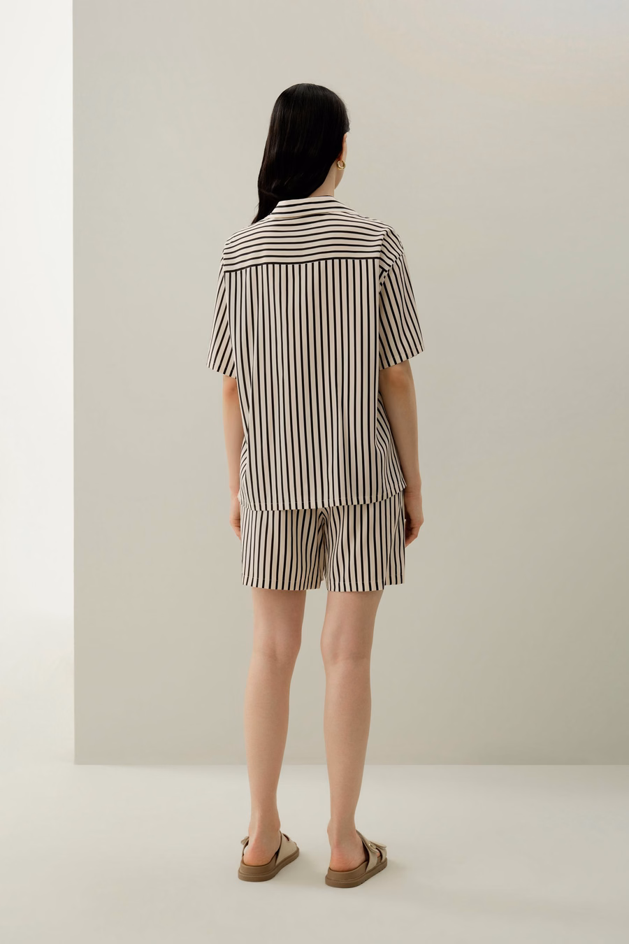 Chemise à col cubain en soie rayée