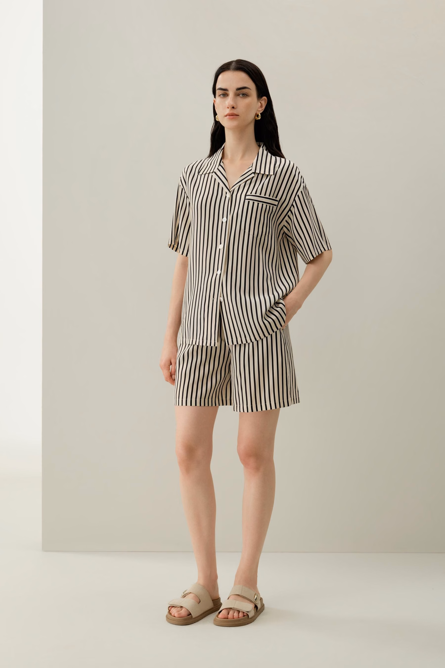 Chemise à col cubain en soie rayée