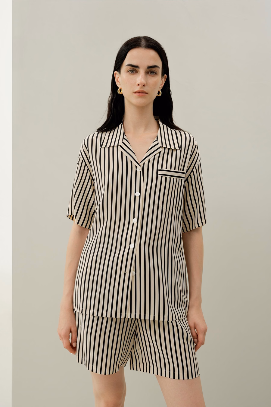 Chemise à col cubain en soie rayée