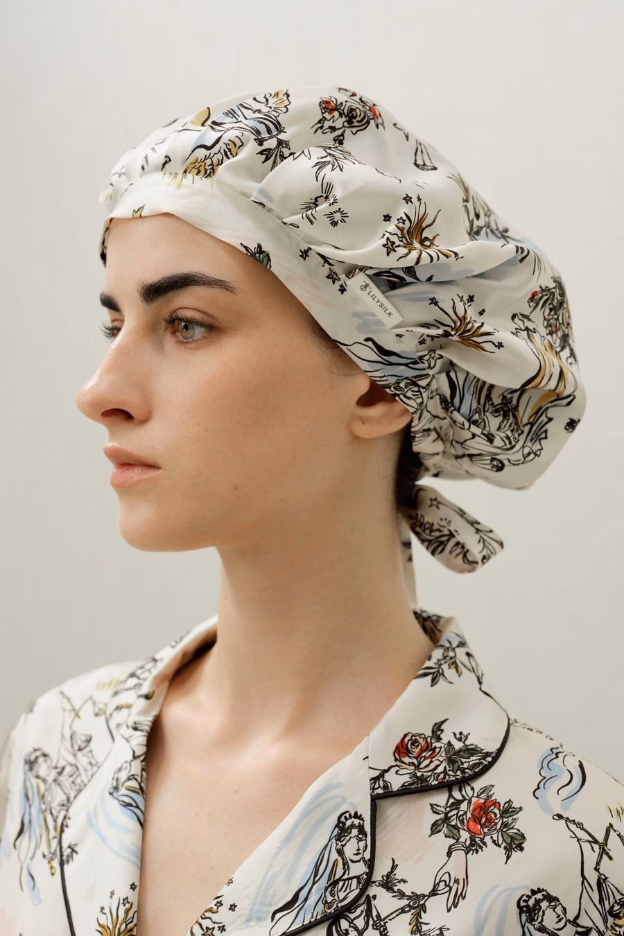 Bonnets de nuit en soie inspirés par le zodiaque