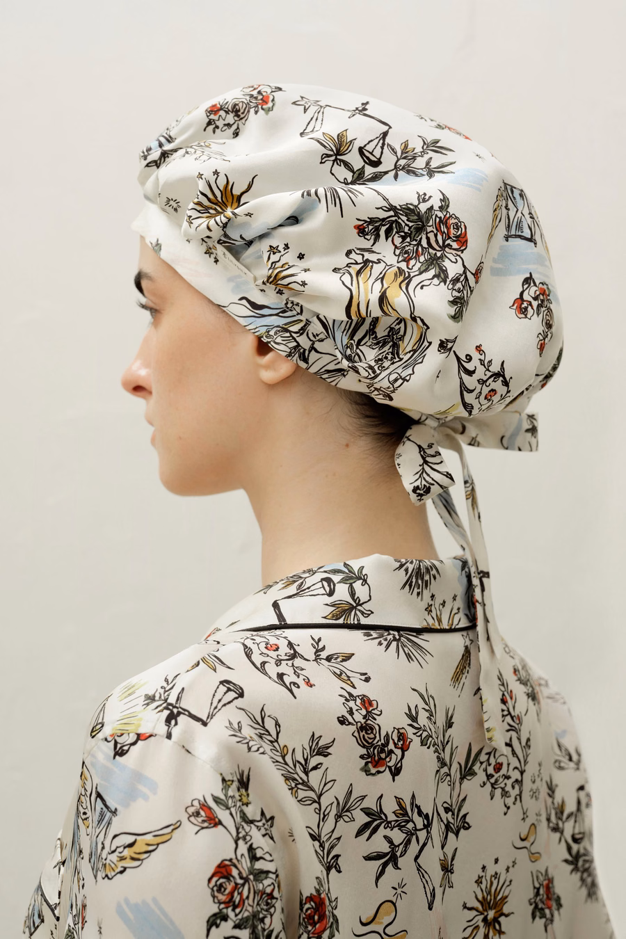Bonnets de nuit en soie inspirés par le zodiaque